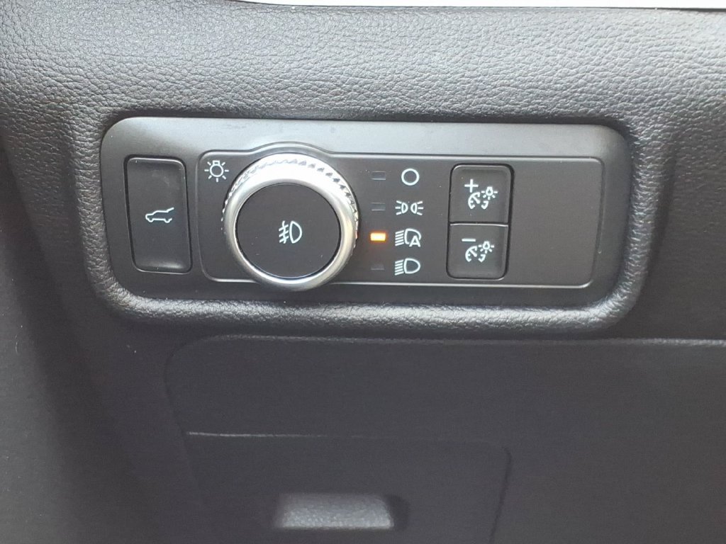 Used 2021 Ford Explorer XLT w/ Equipment Group 202A AWD/4WD image 30