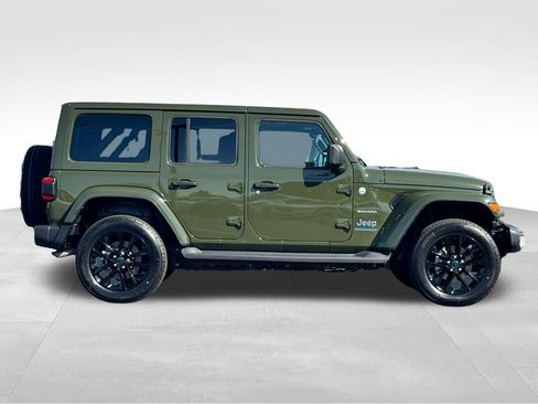 Used 2024 Jeep Wrangler Unlimited Sahara w/ Technology Group AWD/4WD image 8