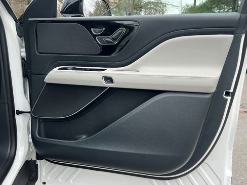 New 2026 Lincoln Aviator AWD image 7