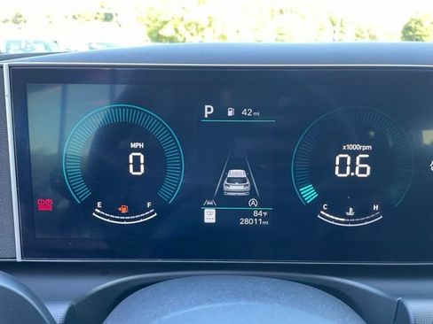 Used 2025 Hyundai Tucson SEL AWD/4WD image 17