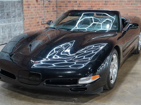 Used 2004 Chevrolet Corvette Convertible w/ Preferred Equipment Group image 5