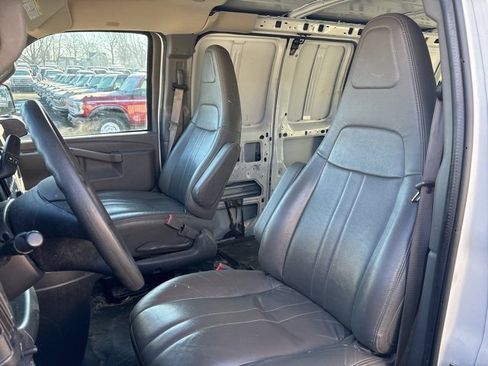 Used 2019 Chevrolet Express 2500 Extended image 4