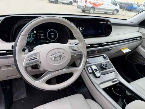 Used 2024 Hyundai Palisade Calligraphy image 5