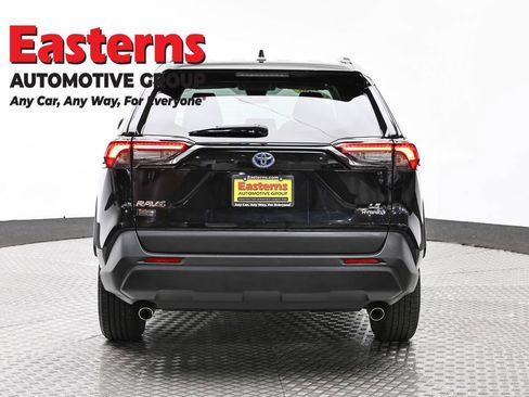 Used 2022 Toyota RAV4 LE AWD/4WD image 6