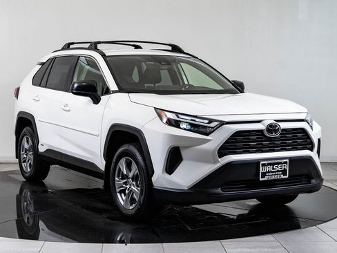 Used 2025 Toyota RAV4 LE AWD/4WD image 12