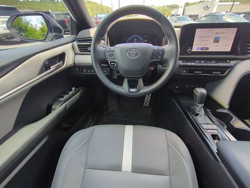 Used 2025 Toyota Camry SE FWD image 19