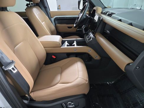 New 2026 Land Rover Defender 130 X-Dynamic SE AWD/4WD image 3