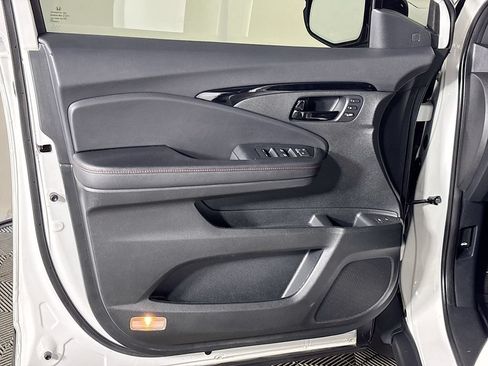 Used 2025 Honda Passport Black Edition image 10