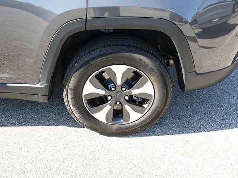 Used 2022 Jeep Grand Cherokee Limited 4xe AWD/4WD image 4