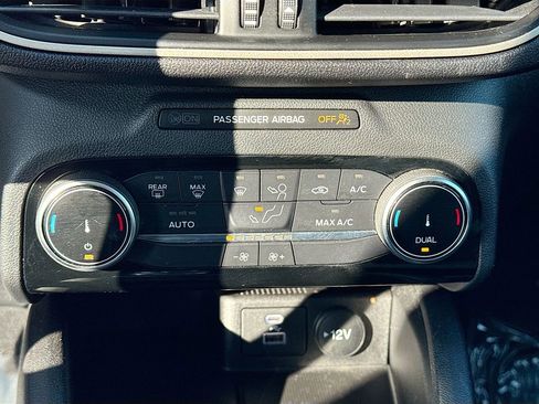 Used 2022 Ford Escape SE image 13