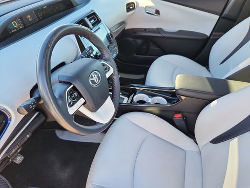 Used 2017 Toyota Prius Three Touring image 7