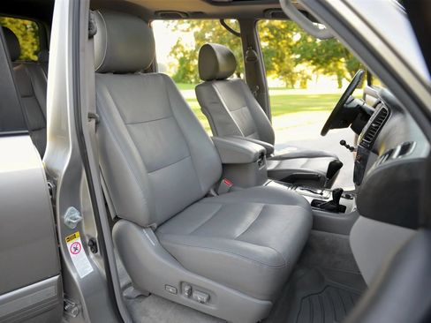 Used 2007 Toyota Land Cruiser AWD/4WD image 84