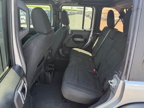 Used 2018 Jeep Wrangler Unlimited Sport S AWD/4WD image 7