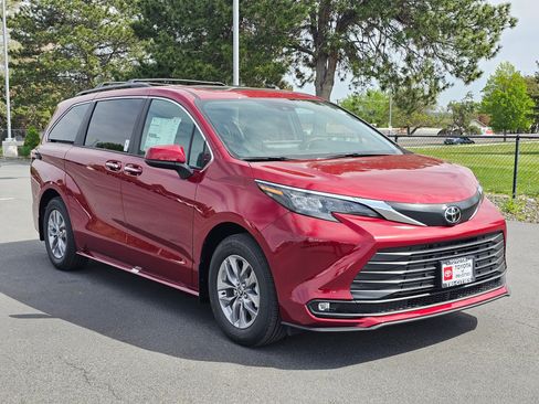 New 2026 Toyota Sienna XLE AWD/4WD image 6