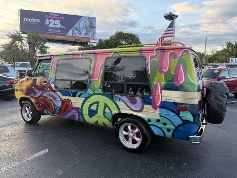 Used 1992 Chevrolet G20 image 4