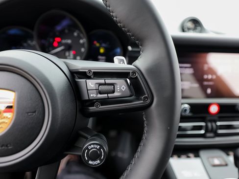 New 2026 Porsche Macan GTS image 16