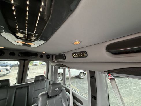 Used 2018 Ford Transit 250 148 Medium Roof w/ Exterior Upgrade Package RWD image 29