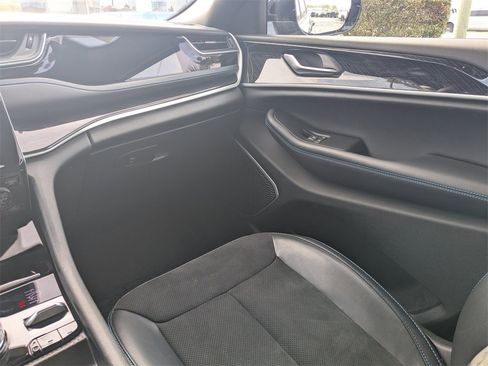 Used 2024 Jeep Grand Cherokee Trailhawk w/ Luxury Tech Group III image 18