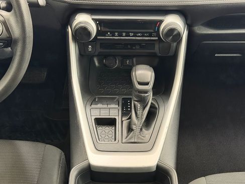Used 2020 Toyota RAV4 LE FWD image 17