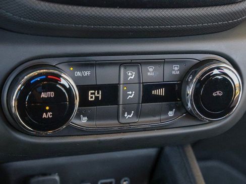 Used 2023 Chevrolet TrailBlazer LT w/ LPO, Blackout Package FWD image 18