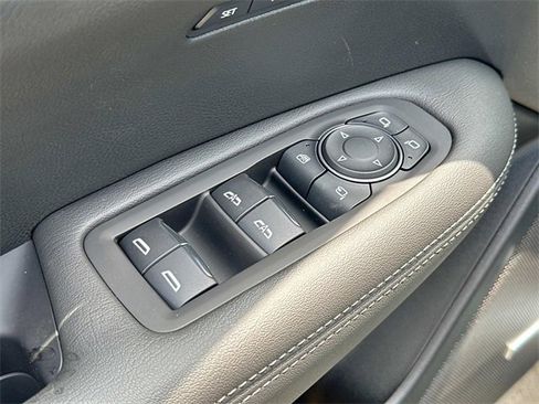 Used 2025 Cadillac XT6 Premium Luxury image 8