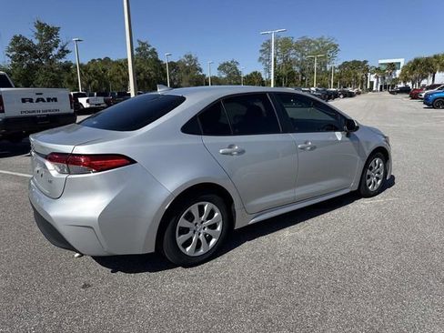 Used 2023 Toyota Corolla LE FWD image 3
