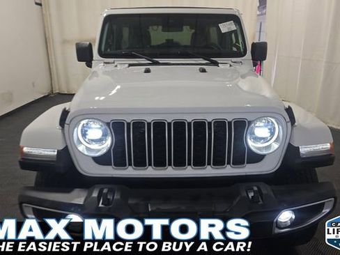 Used 2024 Jeep Wrangler Unlimited Sahara AWD/4WD image 3