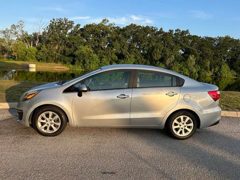 Used 2017 Kia Rio LX w/ Power Package FWD image 3
