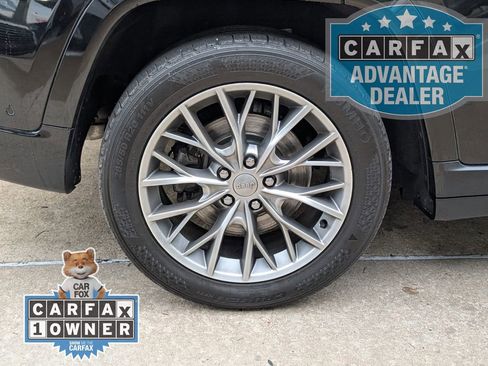Used 2022 Jeep Grand Cherokee Summit AWD/4WD image 3