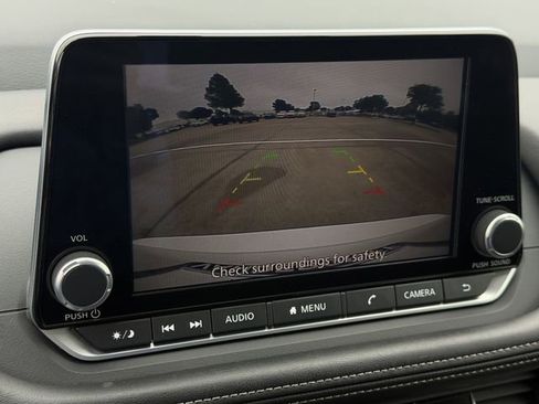 Used 2025 Nissan Rogue SV FWD image 17