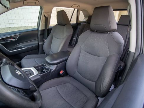 Used 2021 Toyota RAV4 XLE FWD image 15