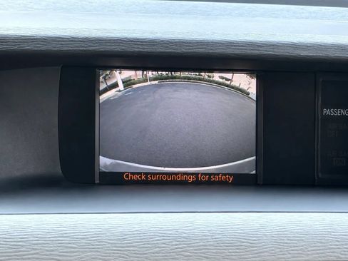Used 2012 Toyota Sienna LE w/ Towing Pkg FWD image 17