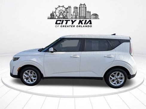 Certified 2025 Kia Soul LX w/ LX Technology Package FWD image 2