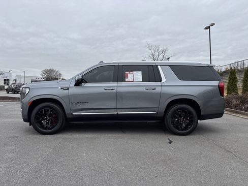 Used 2022 GMC Yukon XL SLT w/ SLT Luxury Package image 7