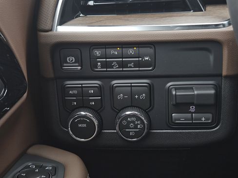 New 2026 Chevrolet Tahoe High Country w/ Sun And Tow Package AWD/4WD image 9