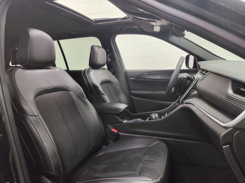 Used 2024 Jeep Grand Cherokee Altitude image 5