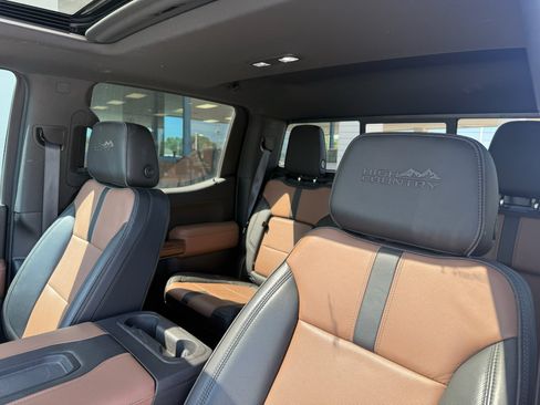 Used 2019 Chevrolet Silverado 1500 High Country w/ Technology Package AWD/4WD image 18