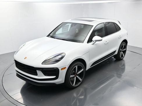 Certified 2026 Porsche Macan image 29