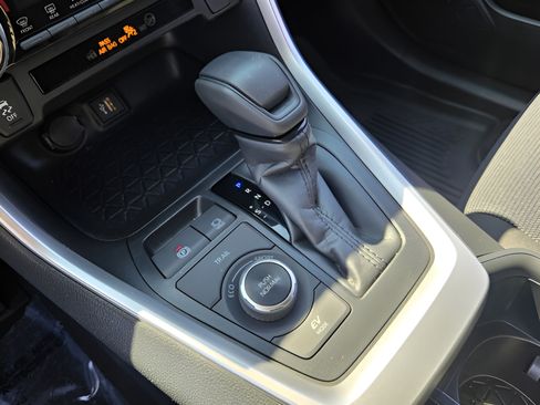 Used 2023 Toyota RAV4 LE AWD/4WD image 16