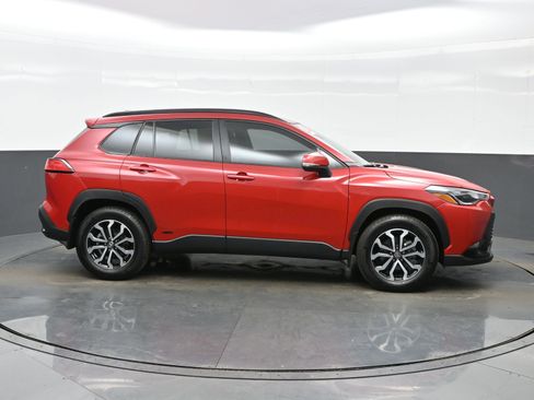 Used 2024 Toyota Corolla Cross SE image 7