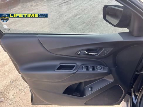 Used 2018 Chevrolet Equinox LT image 17