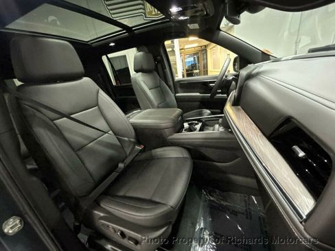 Used 2026 Chevrolet Suburban Z71 w/ Comfort Package image 32