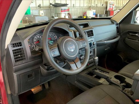 Used 2012 Jeep Liberty Sport image 16