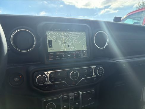 Certified 2023 Jeep Wrangler Unlimited Rubicon 4xe w/ Steel Bumper Group image 27