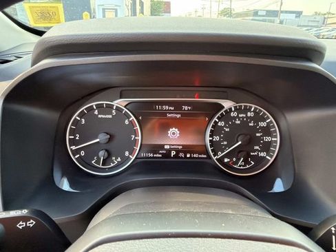 Used 2025 Nissan Rogue S AWD/4WD image 19
