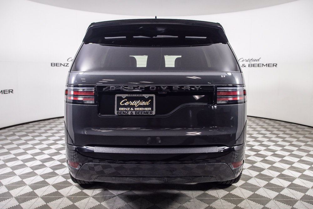 Used 2025 Land Rover Discovery Dynamic SE AWD/4WD image 7