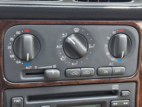 Used 2001 Volvo C70 LT FWD image 15