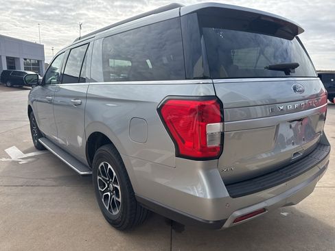 Used 2023 Ford Expedition Max XLT image 4