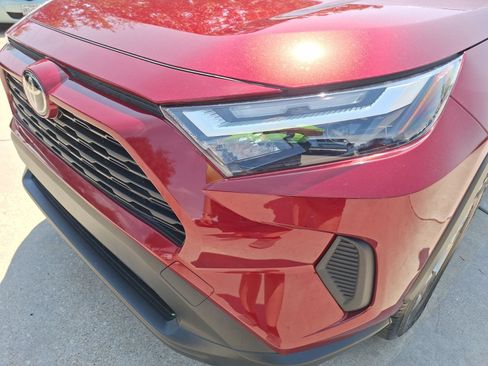 Used 2025 Toyota RAV4 LE AWD/4WD image 10