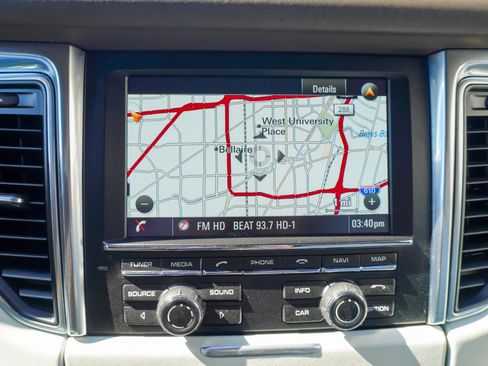 Used 2015 Porsche Macan S image 32